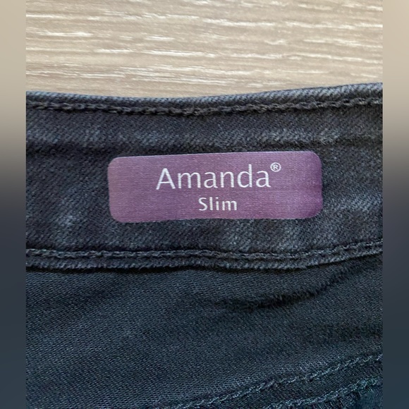 Gloria Vanderbilt | Amanda Slim Straight Leg Black Jean Size 18 - Picture 6 of 8